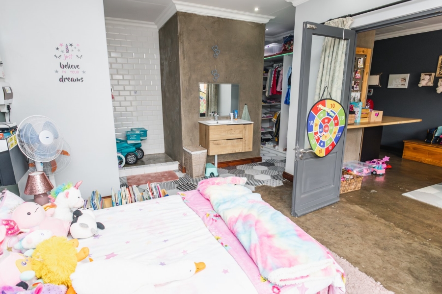 5 Bedroom Property for Sale in Somerton Estate Free State